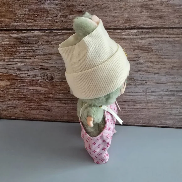 Fashion Designer Outfit - Picture 2 of 3